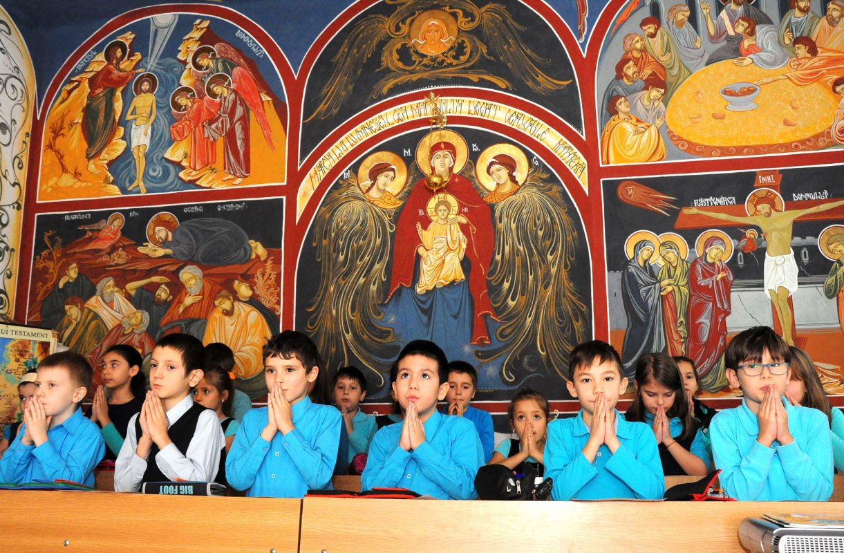 Rugăciunea - între comuniune cu Dumnezeu și moment al lecţiei de religie 284