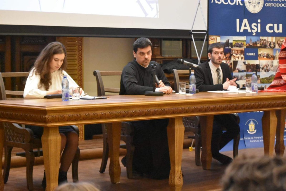 Conferinţă ASCOR despre univers şi contemplarea lui 100