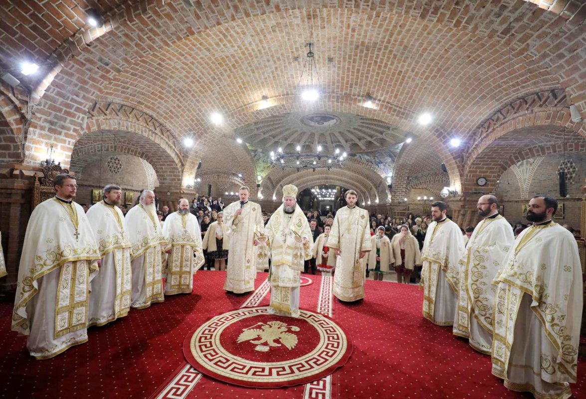 Slujiri arhiereşti în Duminica a 34-a după Rusalii 132