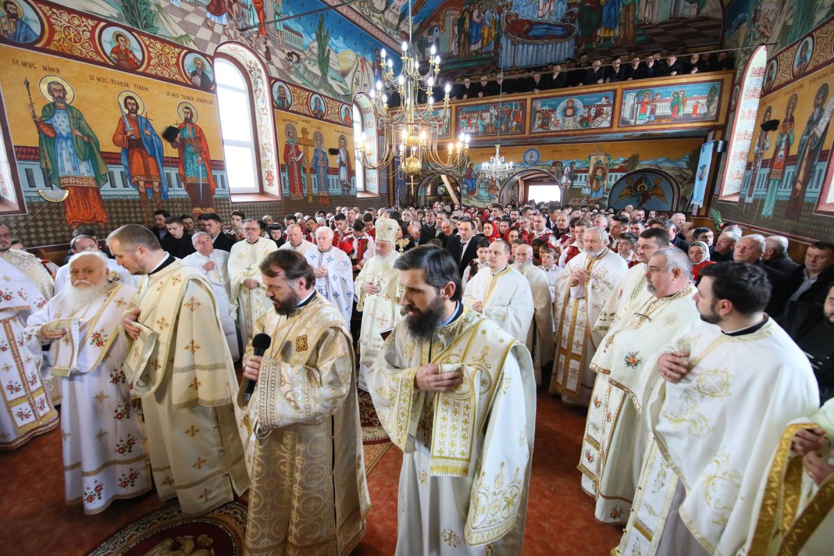 Slujiri arhiereşti în Duminica a 34-a după Rusalii 136