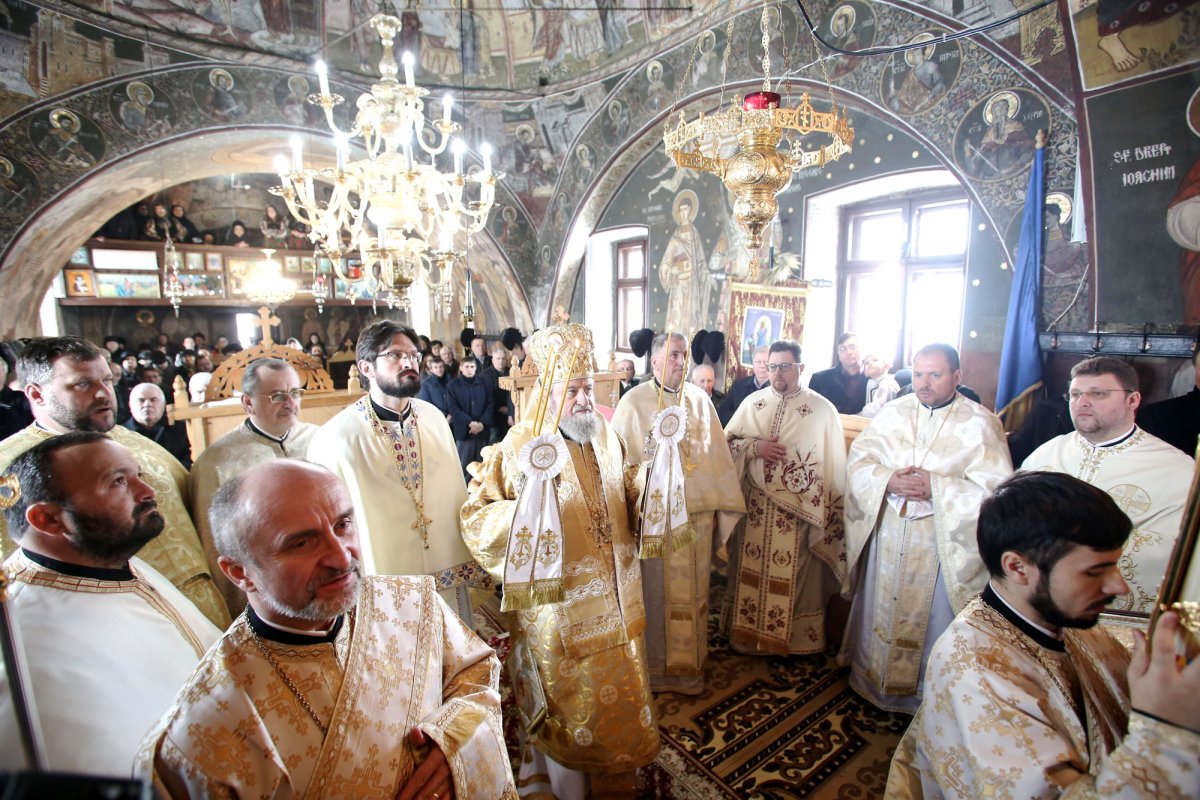 Slujiri arhiereşti în Duminica a 34-a după Rusalii 144