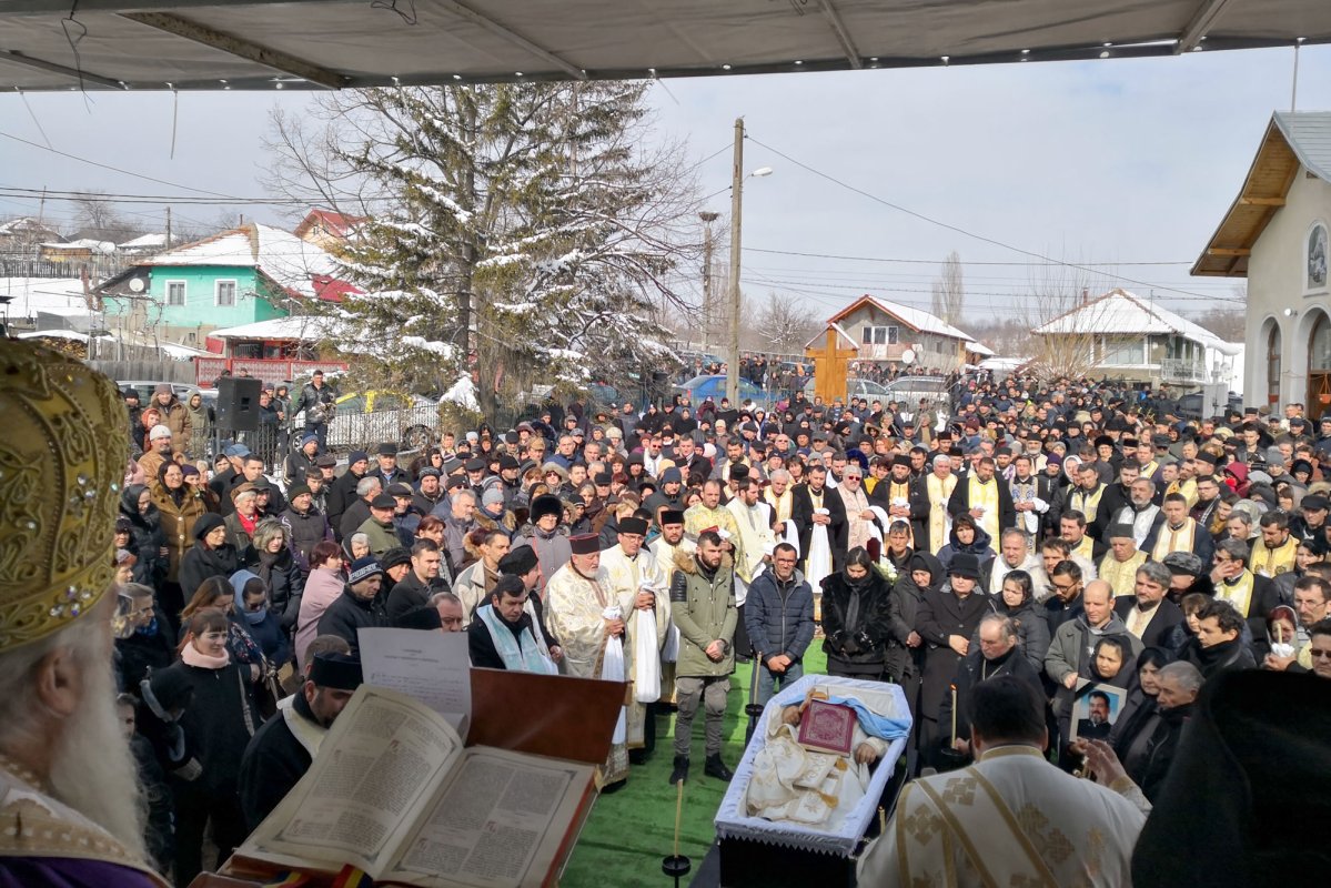 Părintele Armanca, prohodit la Jidoștița 68