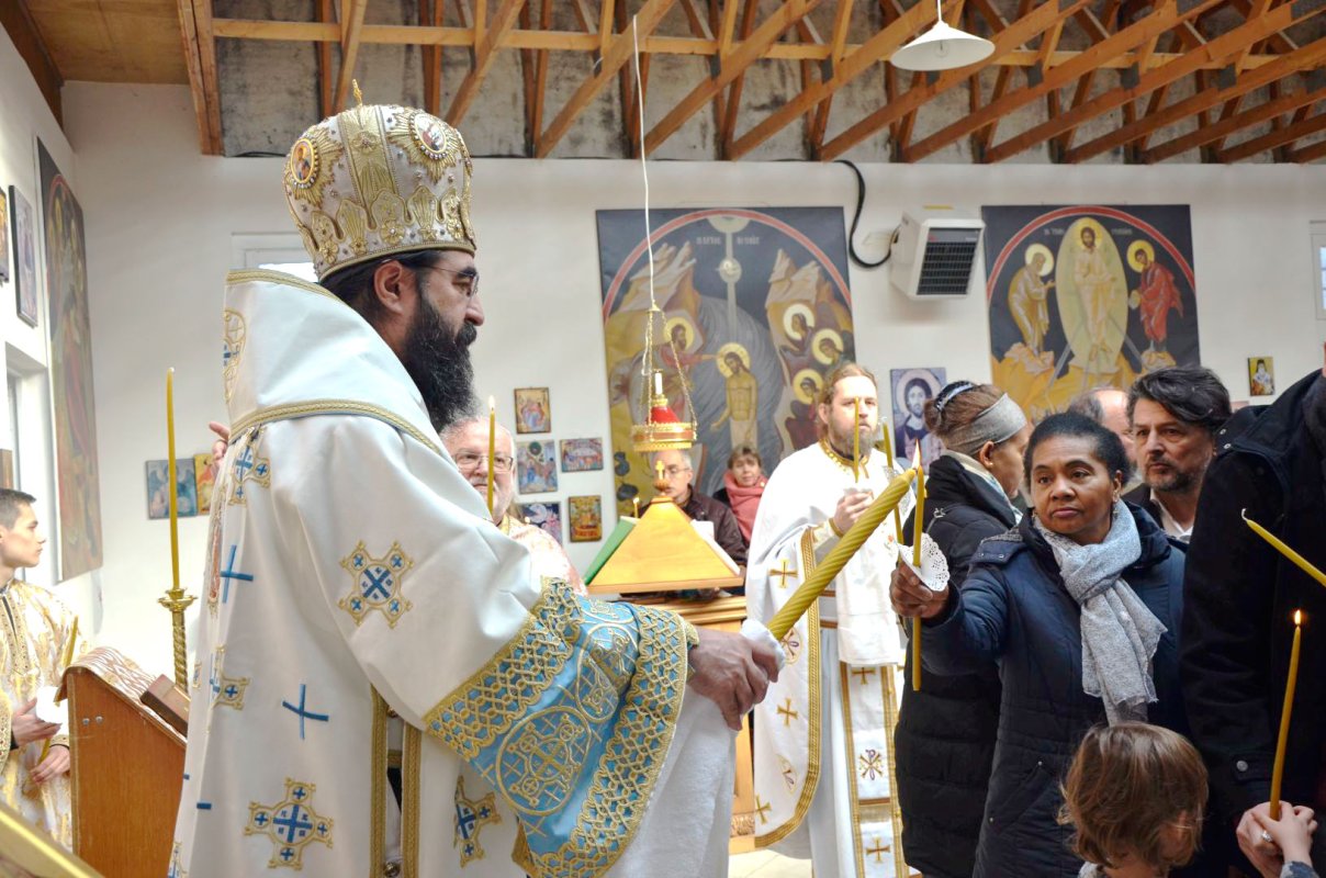 Un nou locaș de cult pentru românii din Franța 32