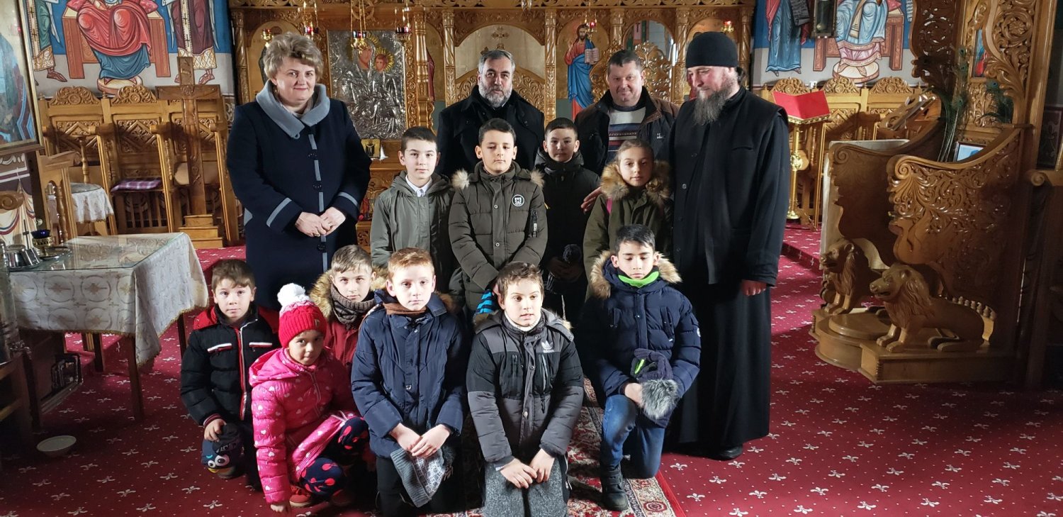 Copiii din Parohia Leucuşeşti învaţă bunătatea şi fac din milostenie o pasiune 115480