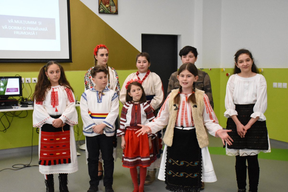 Părintele Mitropolit Andrei în mijlocul elevilor liceului clujean „Mihai Eminescu” 115509