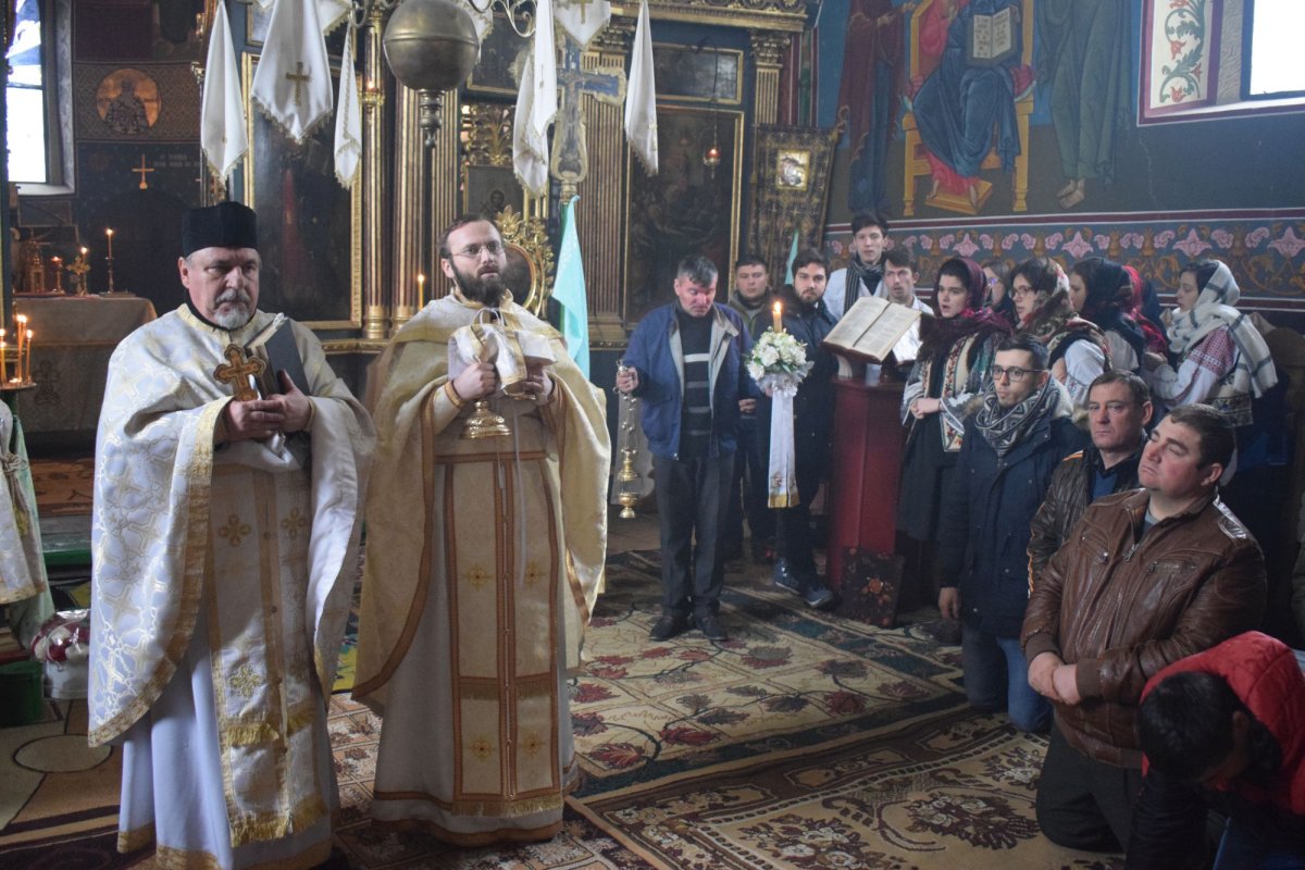 „Prietenii Sfinţilor Trei Ierarhi”, la Sfânta Liturghie misionară 115476