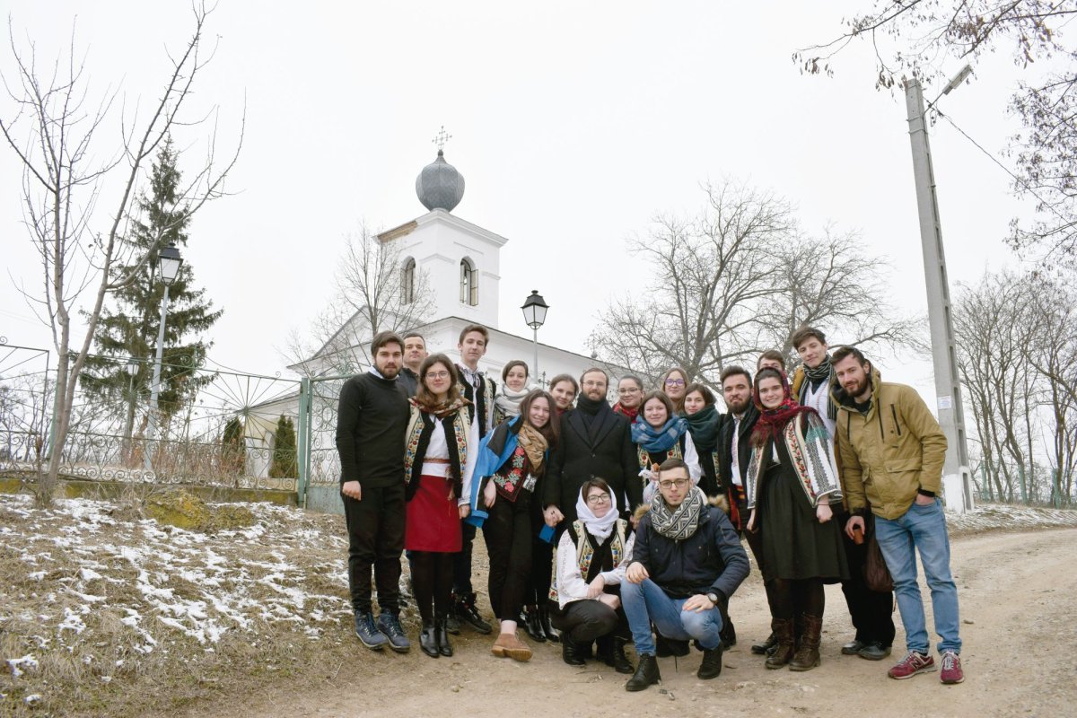 „Prietenii Sfinţilor Trei Ierarhi”, la Sfânta Liturghie misionară 115477