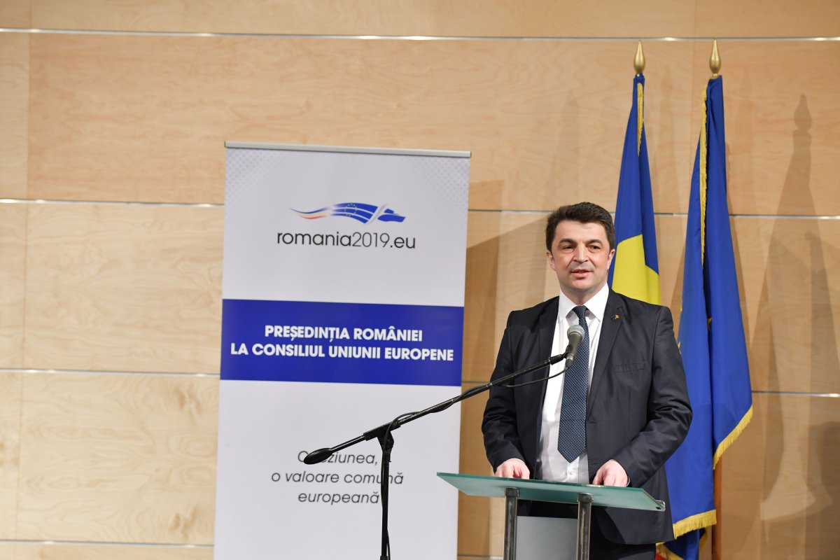 Recunoaştere pentru meşterii şi rapsozii populari 115383