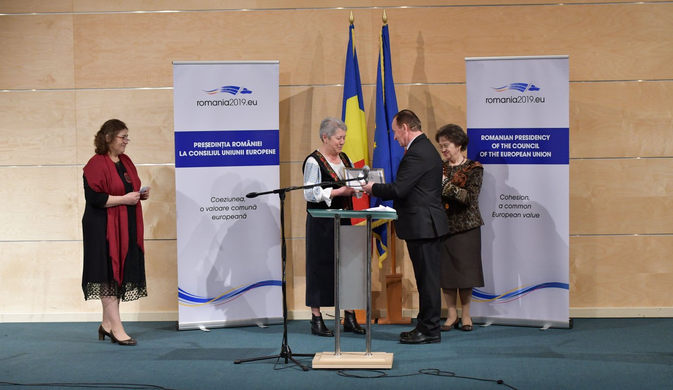 Recunoaştere pentru meşterii şi rapsozii populari 115385