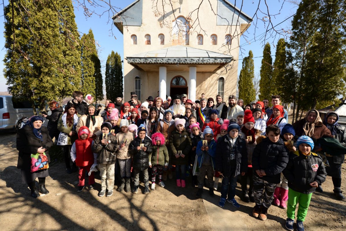 „Fapta milosteniei îl aşază pe om în Împărăţia bucuriei Preasfintei Treimi” 115295