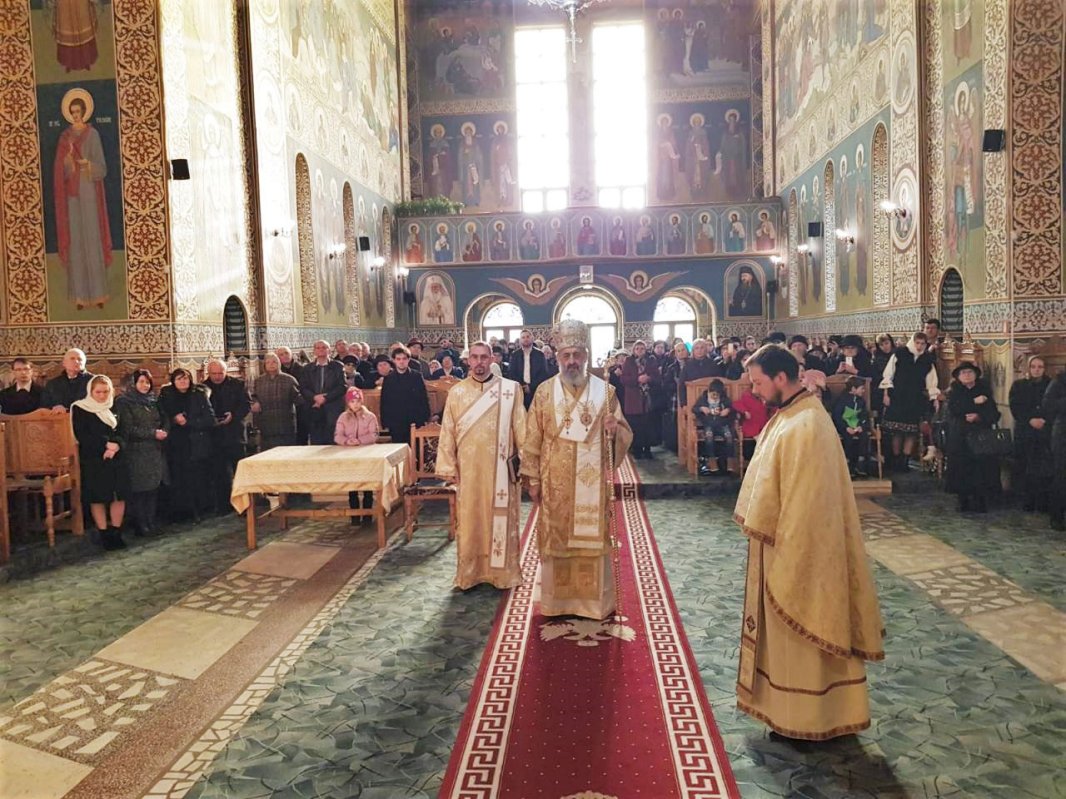 Slujiri arhierești în Parohia „Platoul Romanilor” din municipiul Alba Iulia 115314