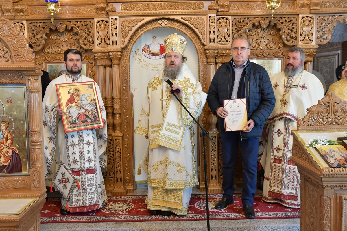 Binecuvântare pentru credincioșii prahoveni 115236