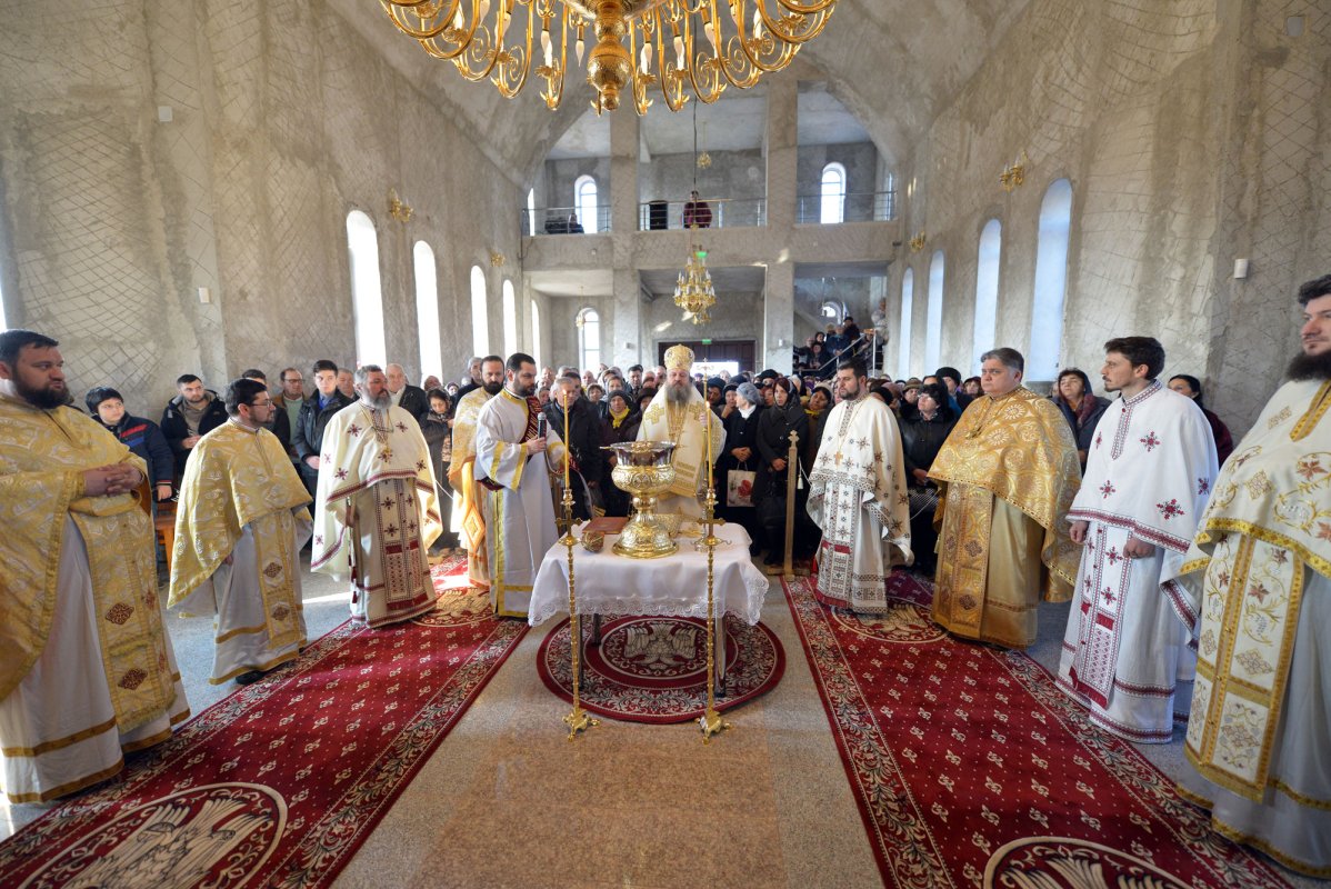 Binecuvântare pentru credincioșii prahoveni 115240