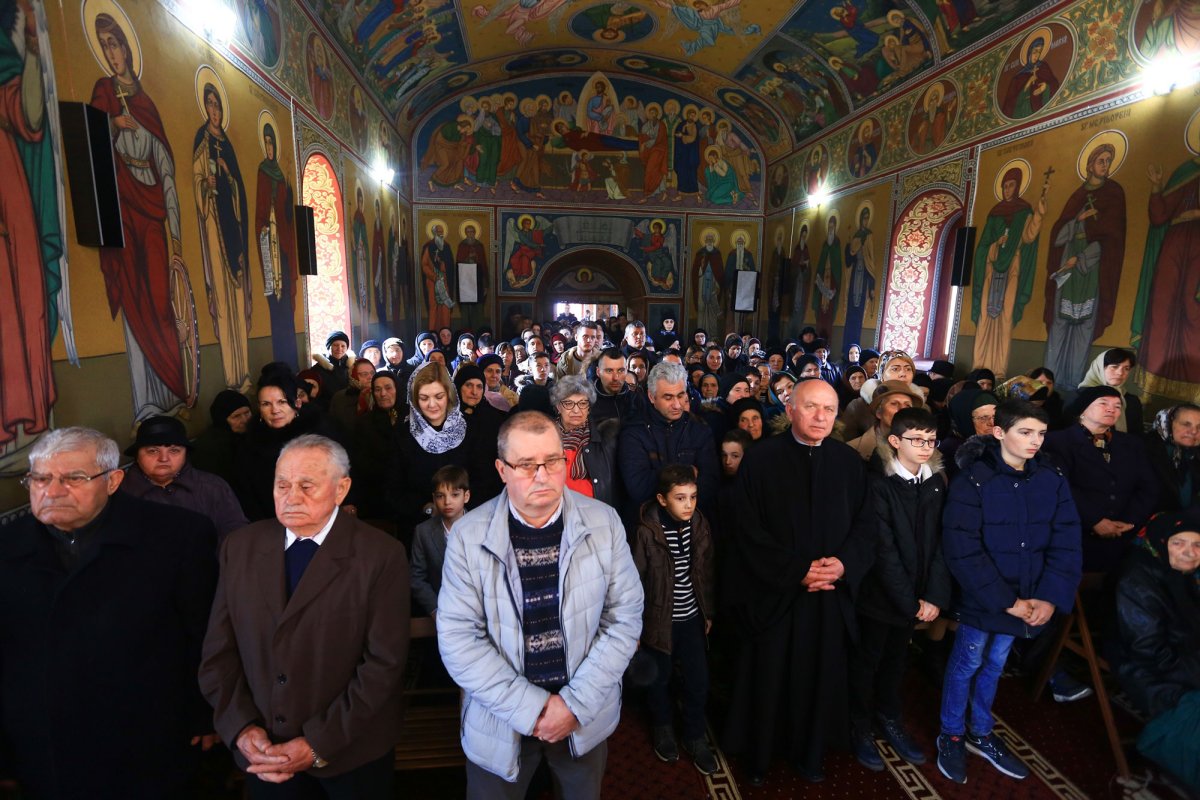 Slujire arhierească în localitatea buzoiană Smeeni 115243