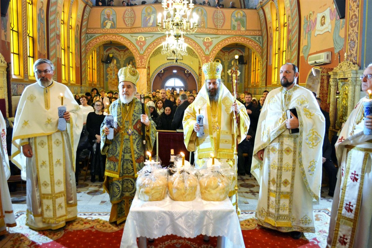 Slujiri arhierești în Duminica Înfricoșătoarei Judecăți 115270