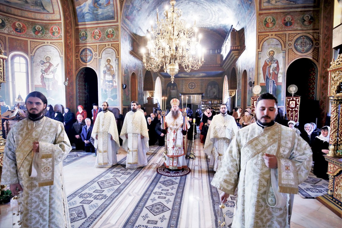 Slujiri arhierești în Duminica Înfricoșătoarei Judecăți 115277
