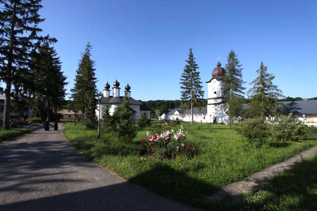 Monahiile Xenia și Neonila Gâda biruind încercările Decretului potrivnic vieții călugărești 115114