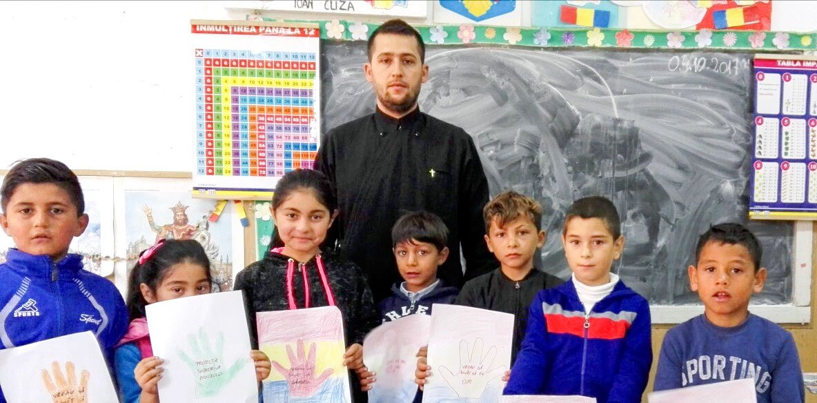 Vizită catehetică la rromii din Sâmbotinul vâlcean 115154