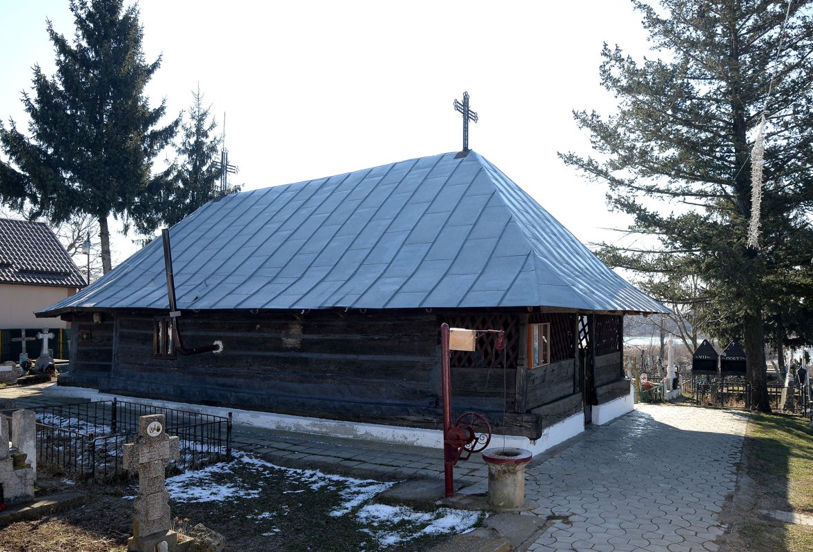 „Biserica robilor” din vechiul sat Decindea 114887