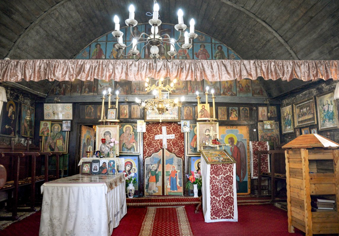 „Biserica robilor” din vechiul sat Decindea 114889