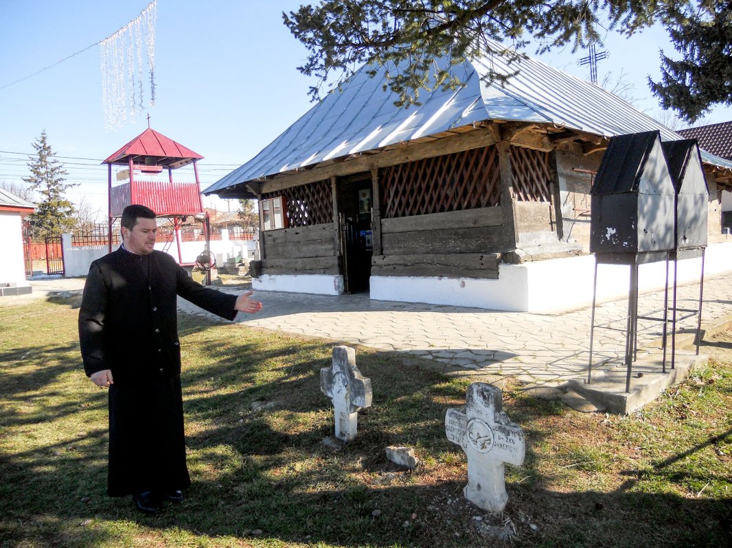 „Biserica robilor” din vechiul sat Decindea 114891