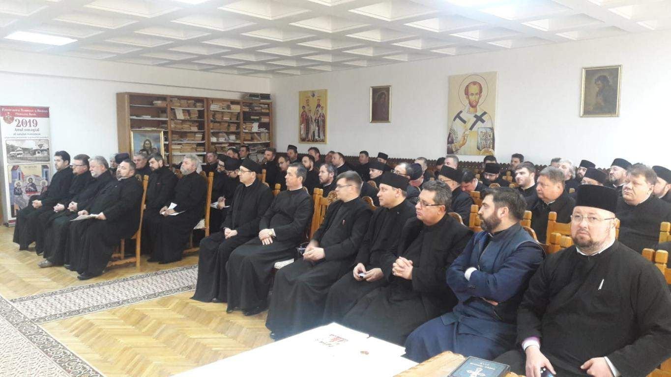 Întruniri preoţeşti în trei protopopiate ale Eparhiei Romanului şi Bacăului 114883