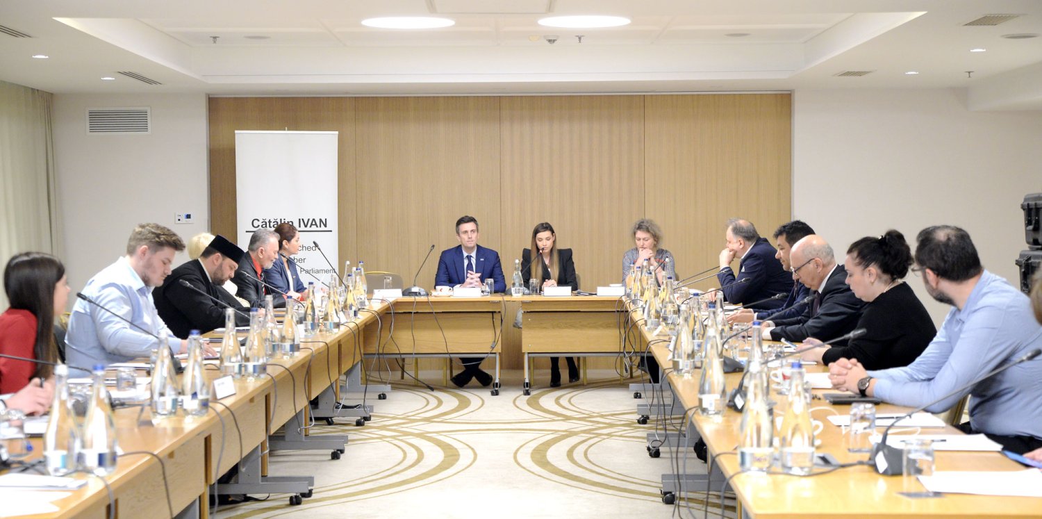 Tot mai puține nașteri în România 114920