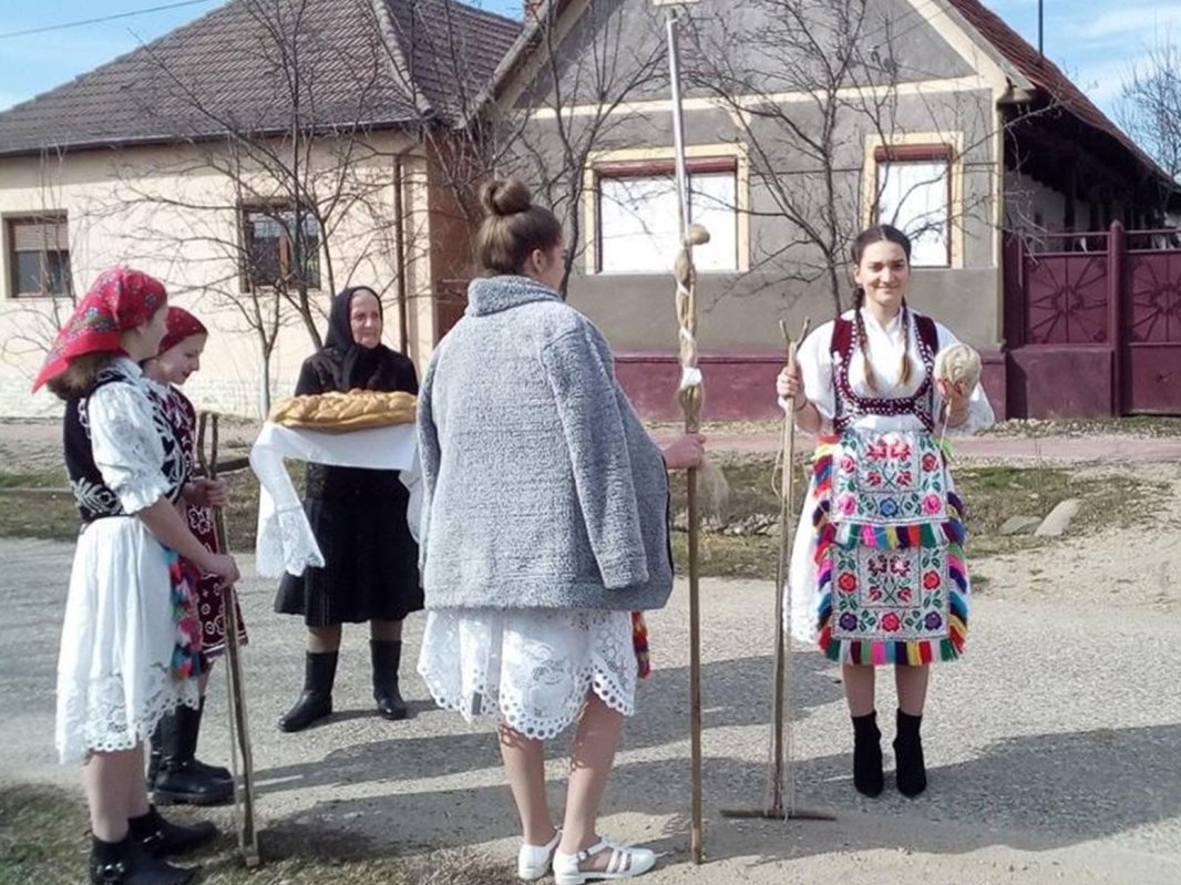 Șezătoare în satul Prunișor, județul Arad 114873