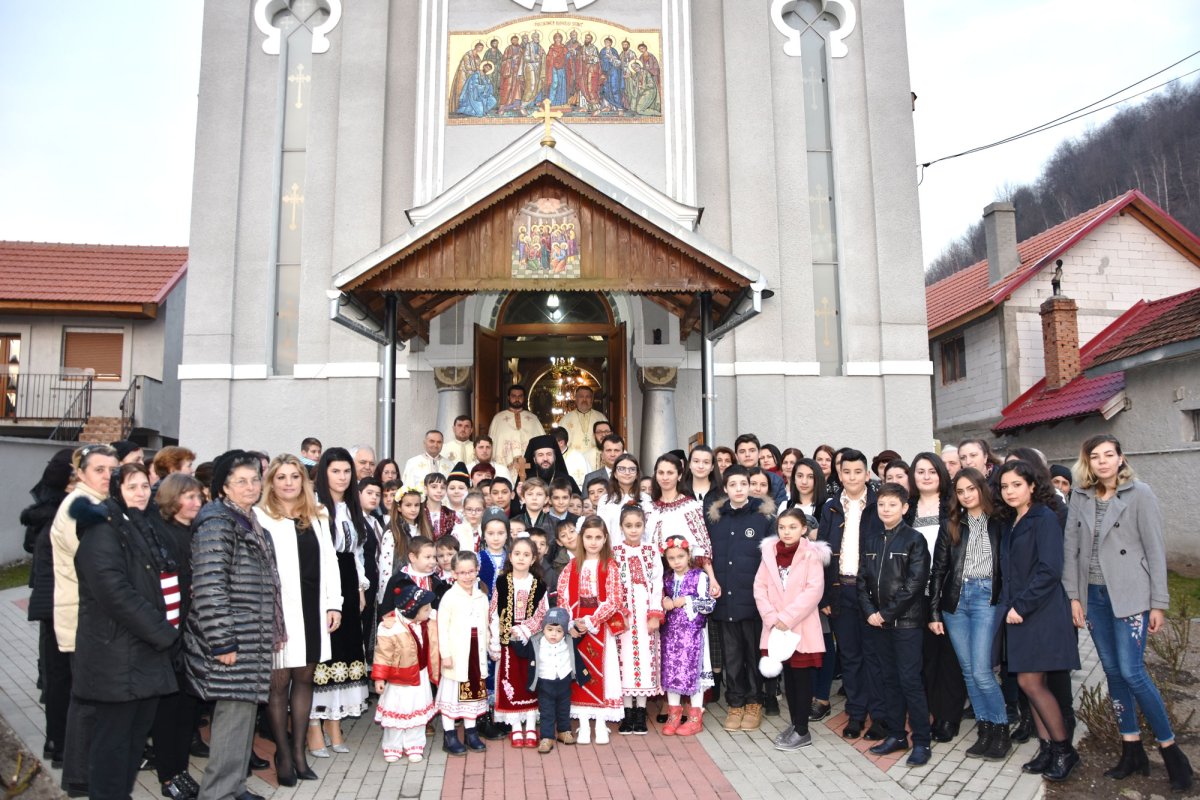 Slujire arhierească în satul Măru de pe Valea Bistrei, Caransebeș 114867