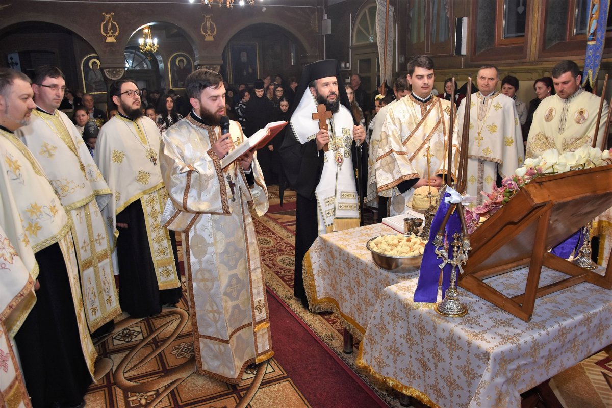 Slujire arhierească în satul Măru de pe Valea Bistrei, Caransebeș 114869