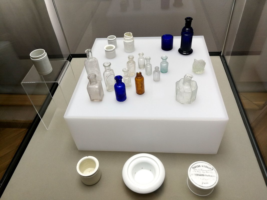 O istorie fascinantă a miresmelor 114743