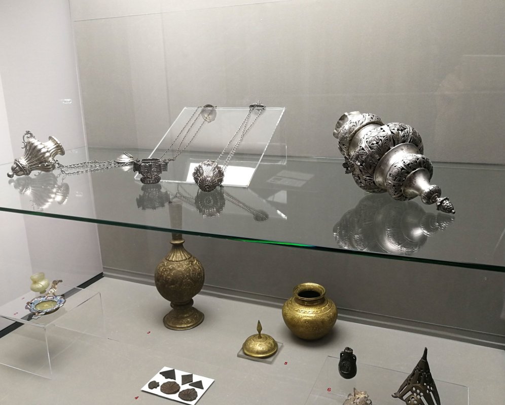 O istorie fascinantă a miresmelor 114760