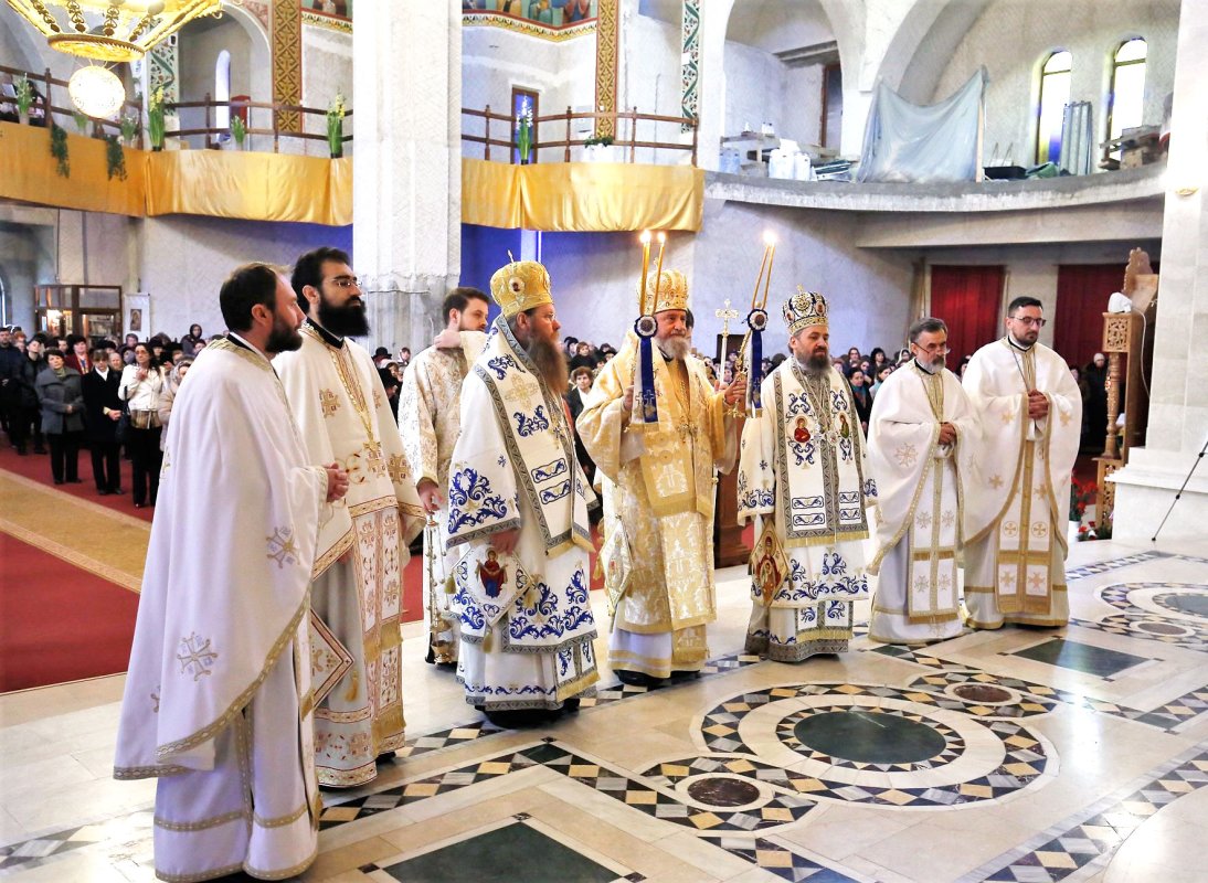 Slujiri arhierești în Duminica Izgonirii lui Adam din Rai 114792