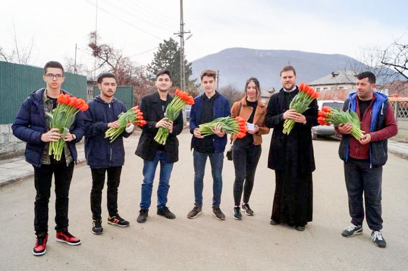 Spectacole caritabile şi daruri pentru femei 114778