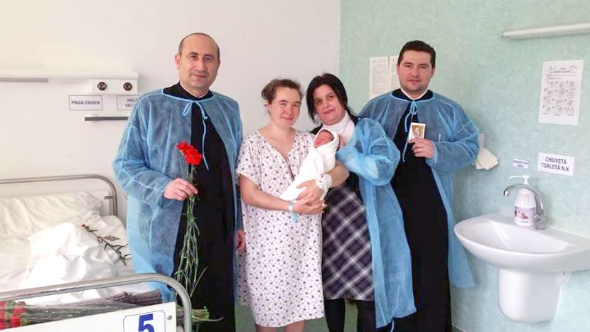 Spectacole caritabile şi daruri pentru femei 114779