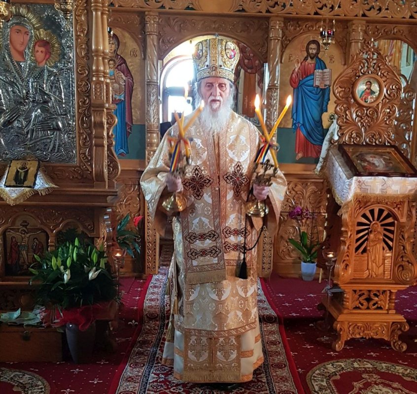 Slujire arhierească la Mănăstirea „Acoperământul Maicii Domnului” - Groşi 114650