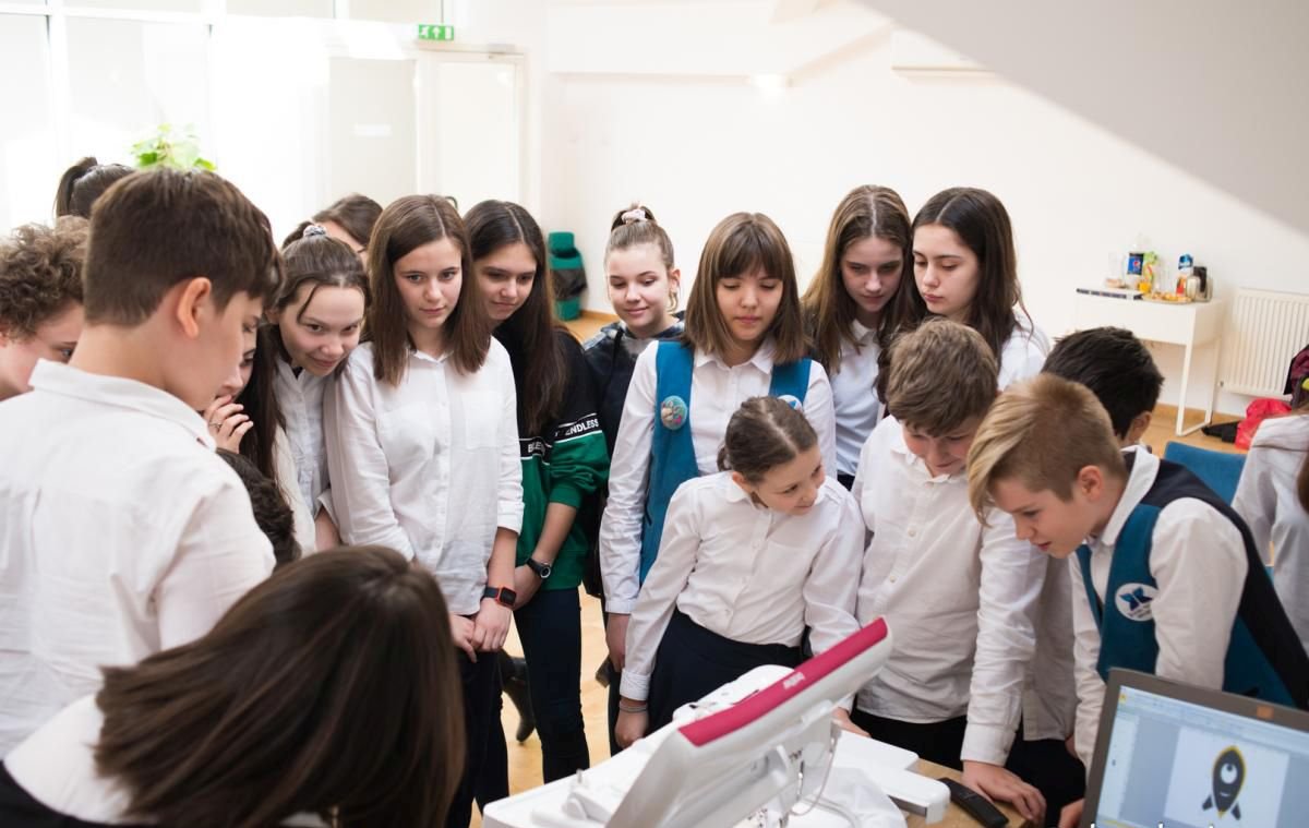 Broderie computerizată, un proiect inedit pentru elevii de gimnaziu şi de liceu 114515