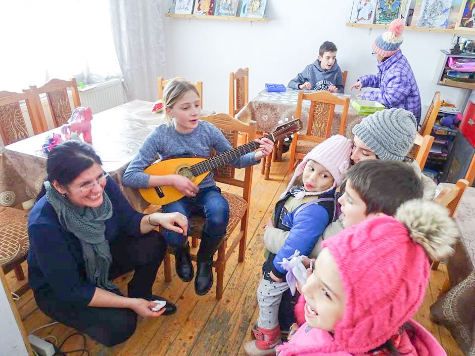 „Copiii vin la biserică acum ca acasă” 114215