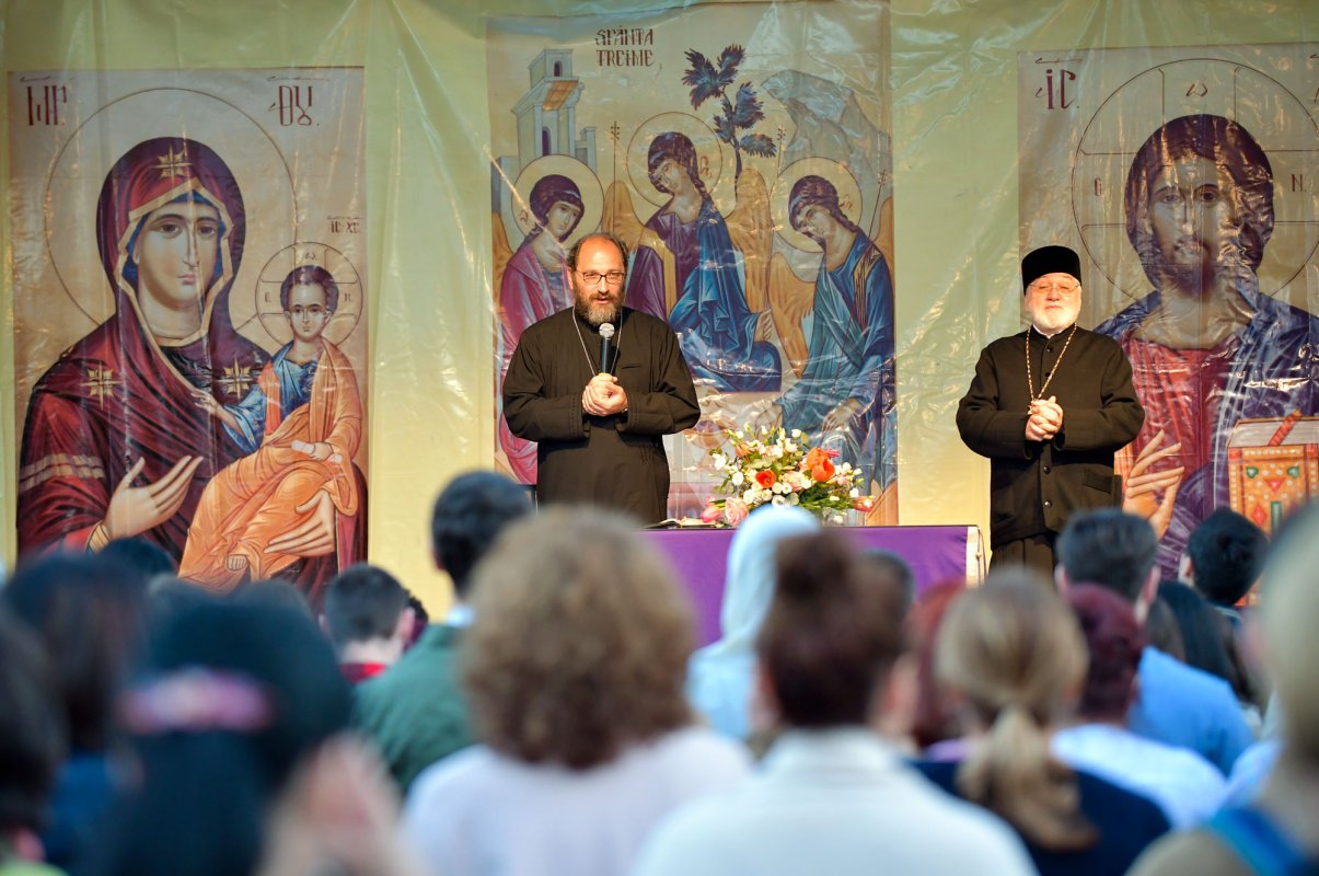 Conferință pe tema sfintelor icoane în București 114153