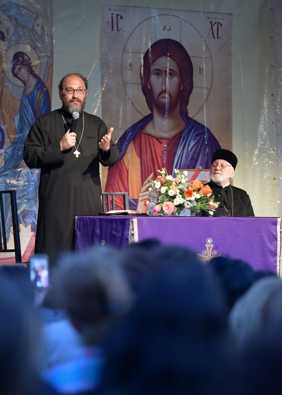 Conferință pe tema sfintelor icoane în București 114154