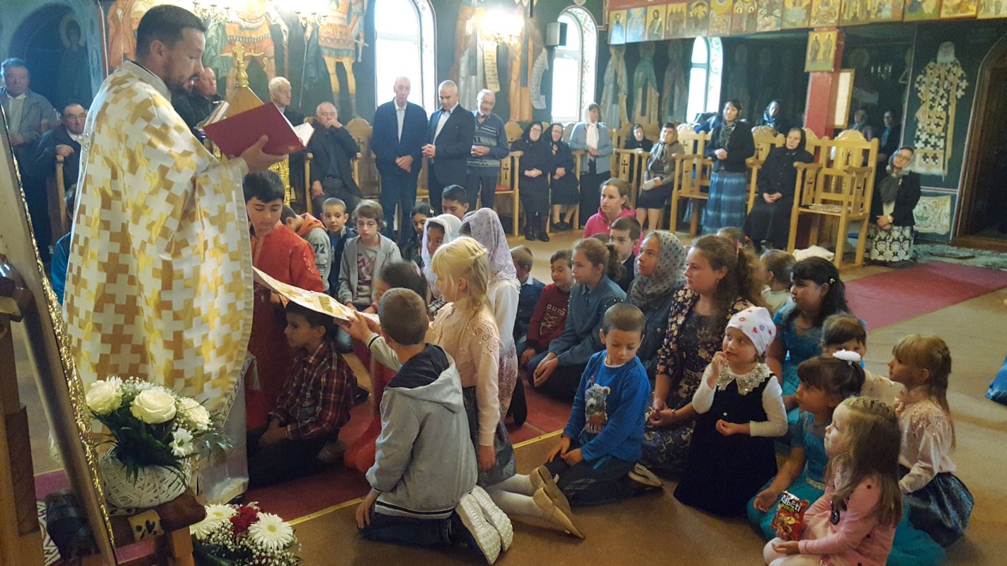 La Sărămaş, copiii învaţă să-şi ajute aproapele 114082