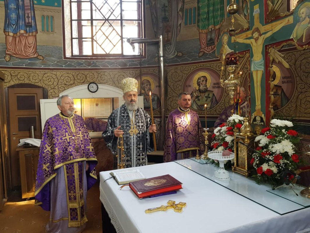 Liturghie arhierească la Biserica „Învierea Domnului” din Sebeș 114111