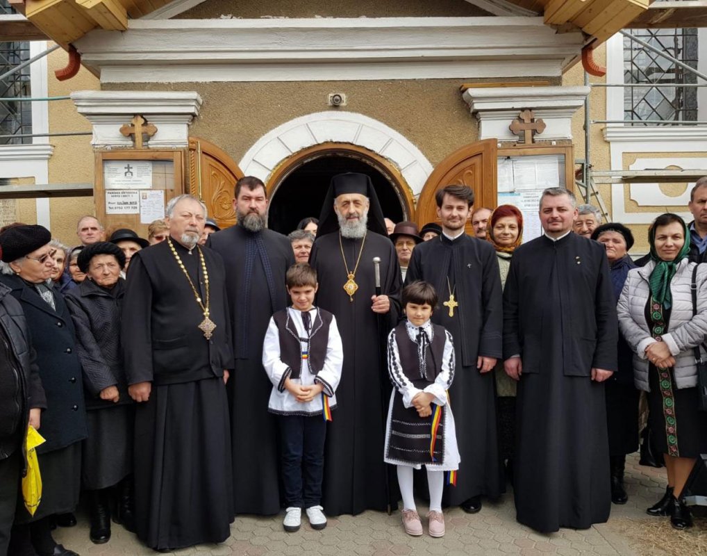 Liturghie arhierească la Biserica „Învierea Domnului” din Sebeș 114113
