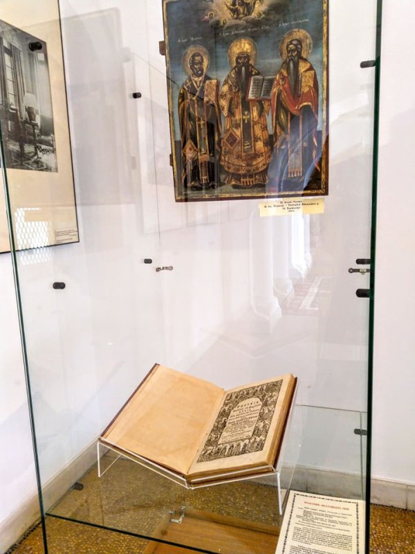 Expoziție de tipărituri, manuscrise și icoane la Mogoșoaia 113909