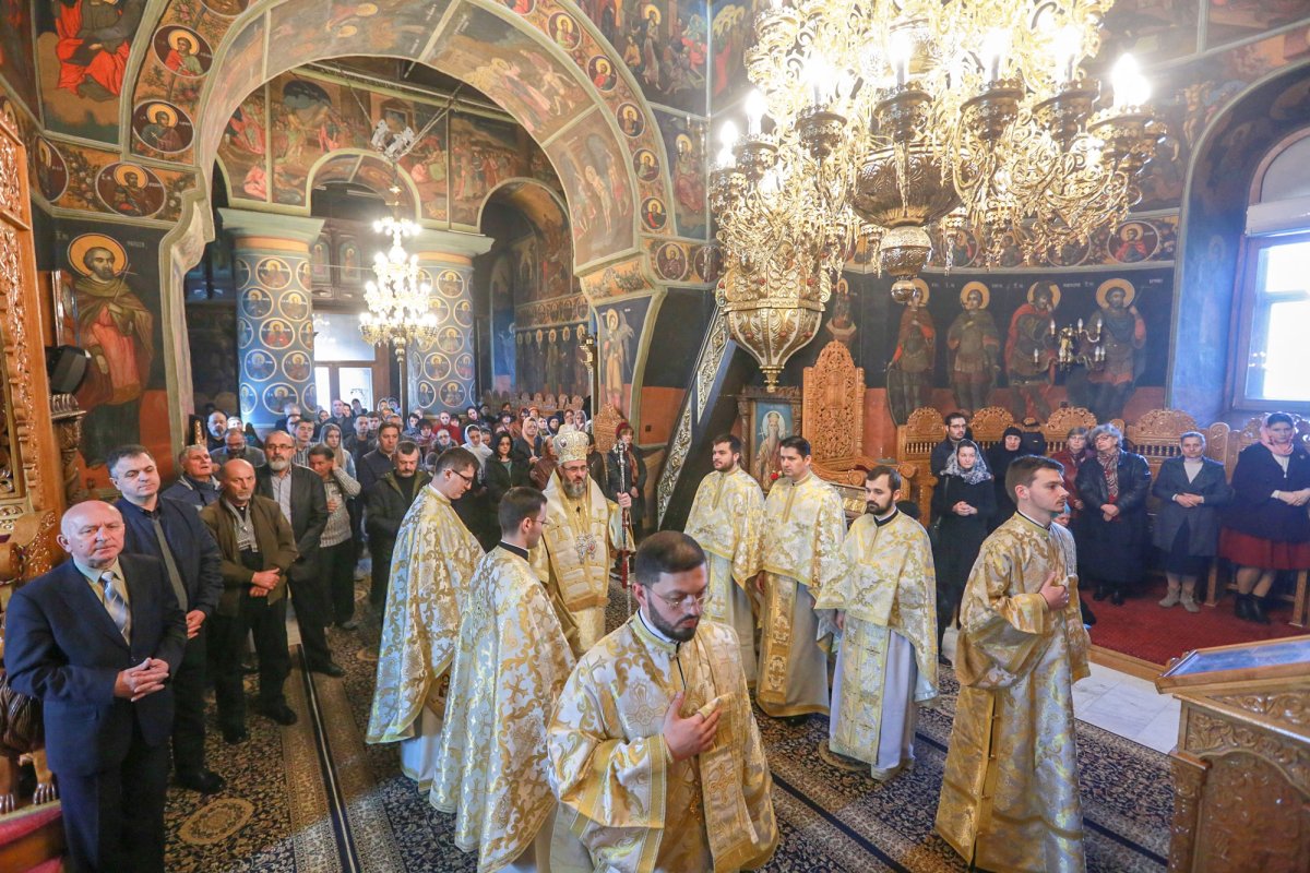 Îndemnuri ale ierarhilor la săvârșirea milosteniei 113840