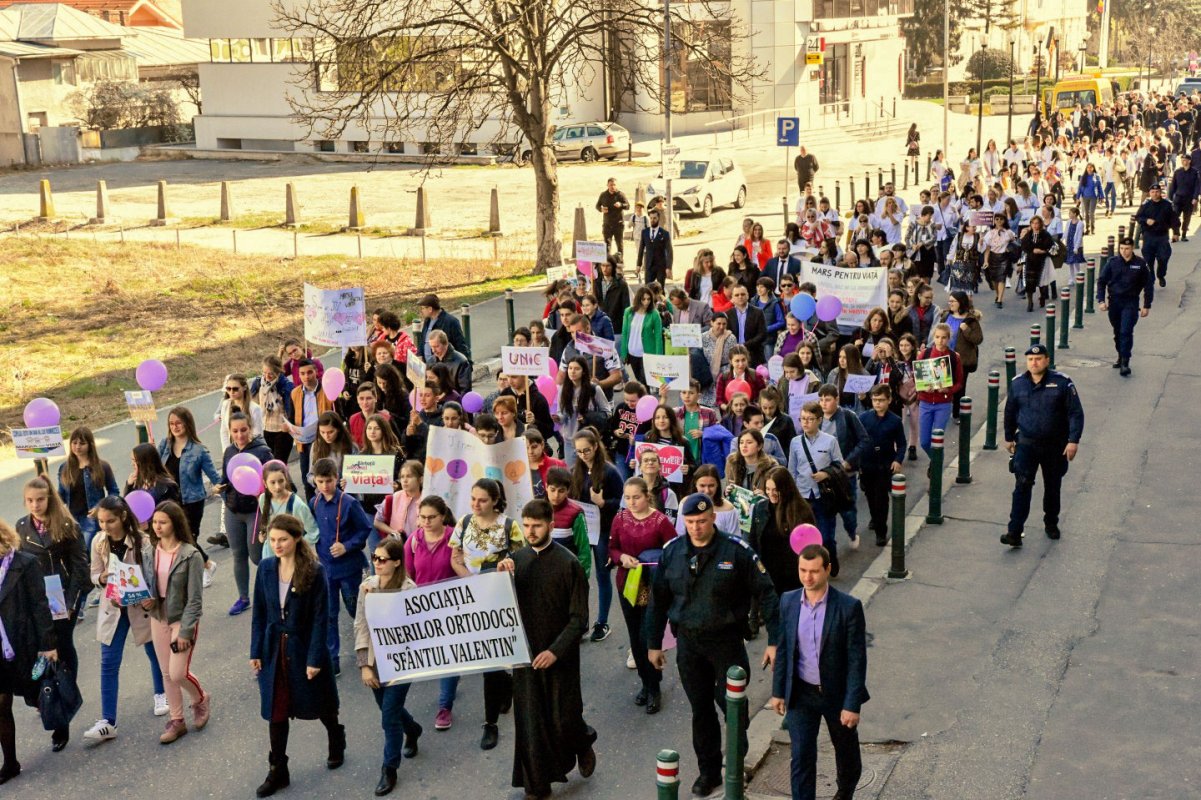 Marşuri pro viață în Mitropolia Olteniei 113873