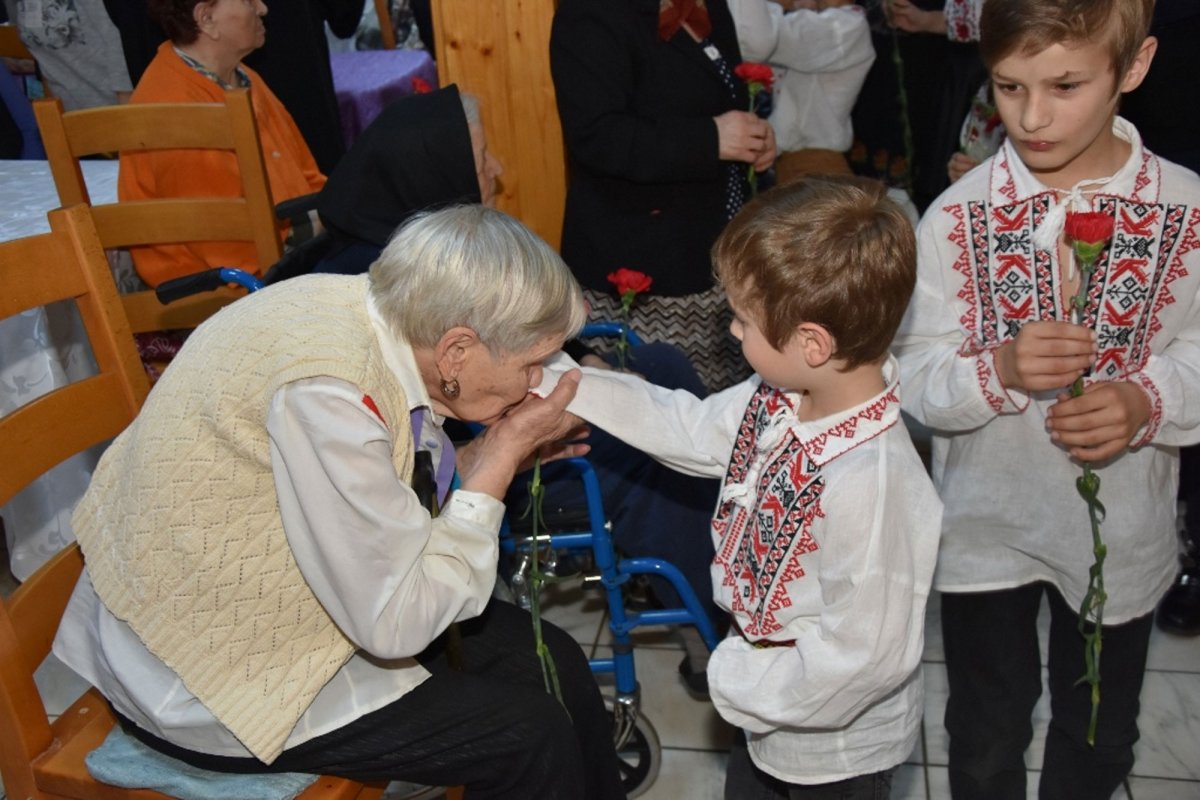 Binecuvântare arhierească la Căminul pentru persoane vârstnice din Reșița 113803