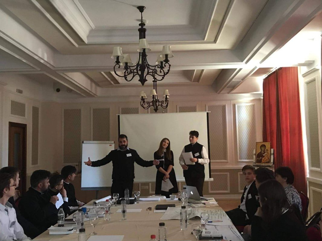 Curs de comunicare pentru promovarea şcolilor teologice 113750