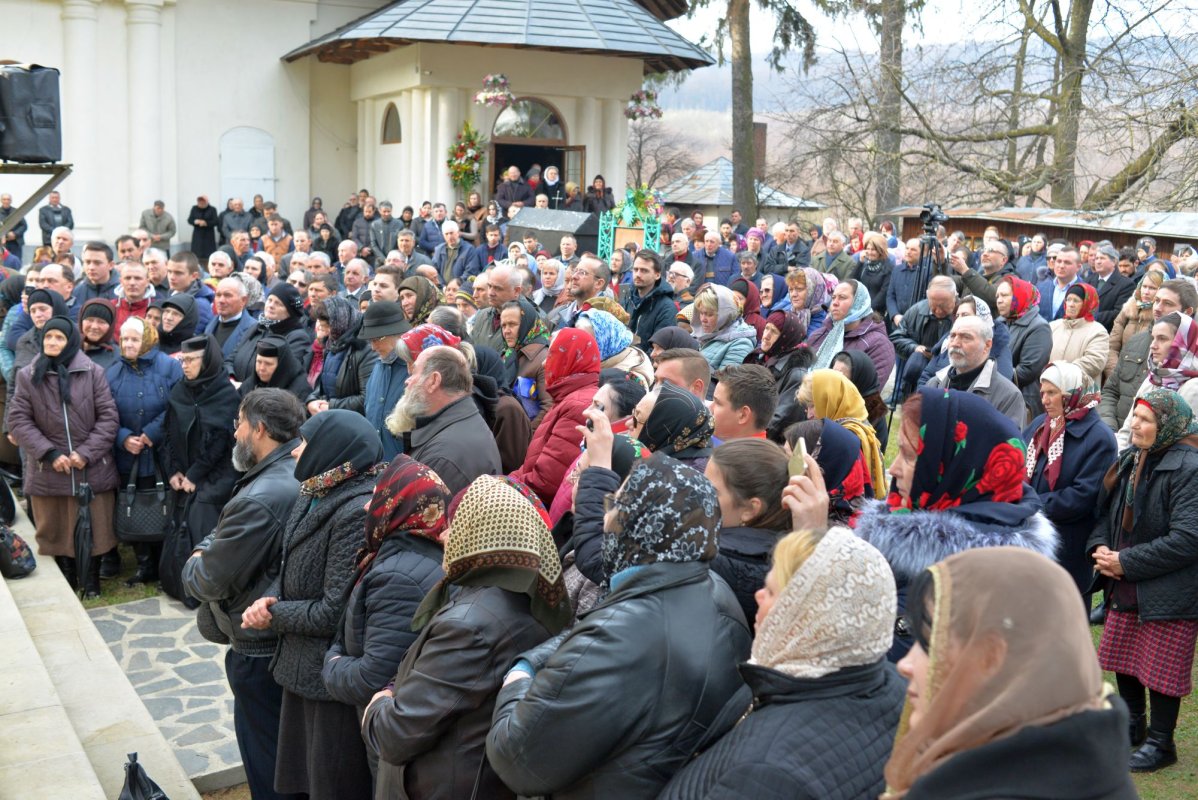 Hram la Sihăstria Voronei 113745