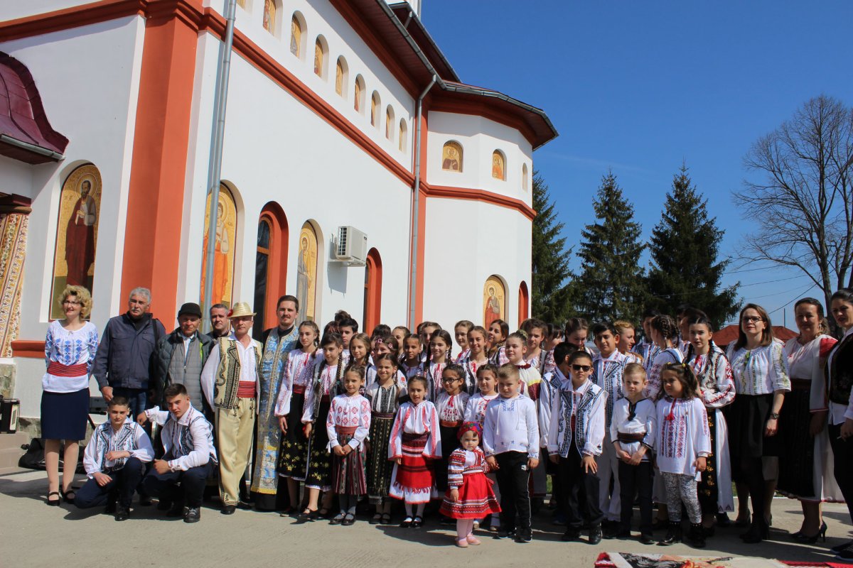 Activități cu tinerii în parohia gorjeană Ţicleni 113715